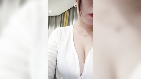 大奶小少妇，老公出差约炮操逼，开裆肉丝无套抽插
