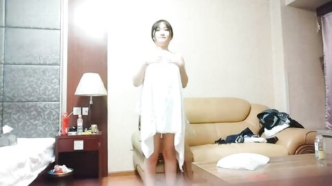 巨乳轻熟女 嫌弃我你的逼水我都吃了 啊啊我奶子晃的疼