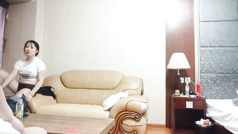 巨乳轻熟女 嫌弃我你的逼水我都吃了 啊啊我奶子晃的疼