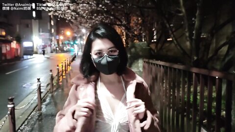 房东的玩物 2：樱花下的露出任务✅反差眼镜娘网红女神『奶咪