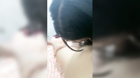 极品尤物小女友，居家操小骚逼，贫乳白丝美腿