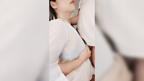 清纯又性感眼镜美御姐，抓屌一顿猛吸