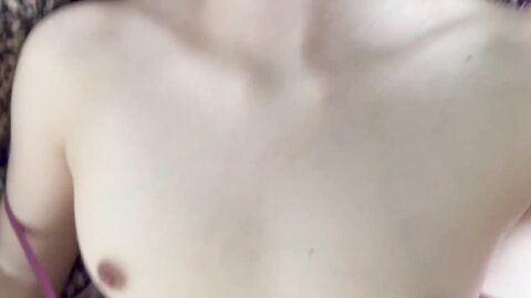 漂亮女友撅着屁屁吃鸡舔菊花 还有点害羞 鲍鱼超粉嫩