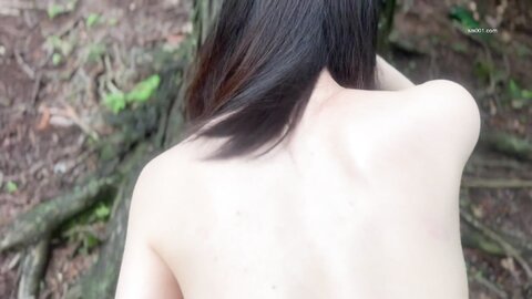 漂亮眼镜美眉吃鸡啪啪 皮肤白皙鲍鱼粉嫩 大白天在户外野战
