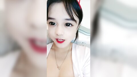 甜美小护士，颜值美少女，在家自己玩道具