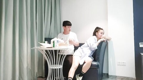 良家人妻 老公想要 别急啊我裤子还没脱