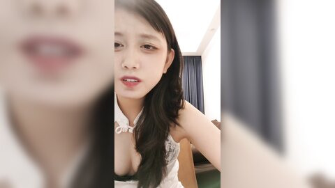 颜值新人嫩妹妹，妹妹想要了，收费房全裸自慰，肥唇多毛骚逼