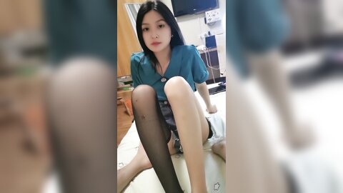 02年学舞蹈的妹妹，黑丝极品美腿，半脱网袜操多毛骚逼