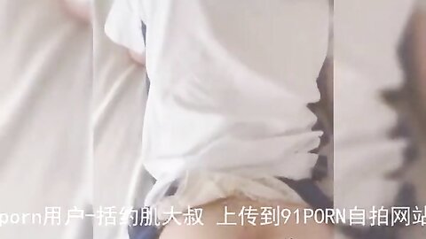 05女高反差萝莉✅ 无套后入嫩白屁股， 轻轻一操就哼哼唧唧的