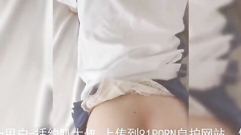 05女高反差萝莉✅ 无套后入嫩白屁股， 轻轻一操就哼哼唧唧的