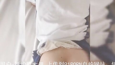 05女高反差萝莉✅ 无套后入嫩白屁股， 轻轻一操就哼哼唧唧的