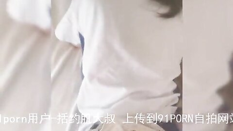 05女高反差萝莉✅ 无套后入嫩白屁股， 轻轻一操就哼哼唧唧的