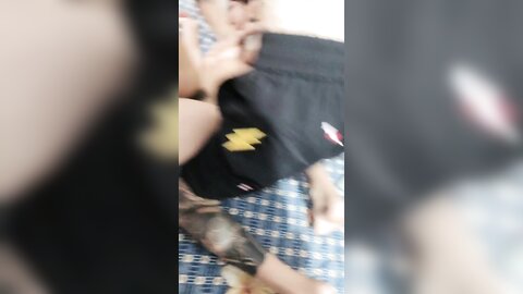 剧情两个大汉冲进房间，绑住老公面前干老婆