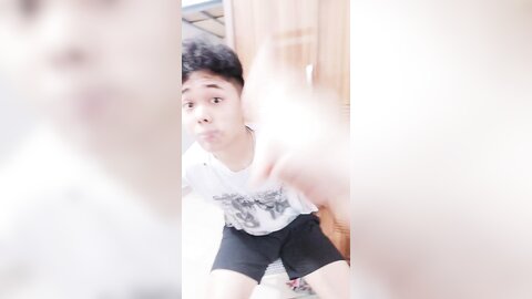 剧情两个大汉冲进房间，绑住老公面前干老婆