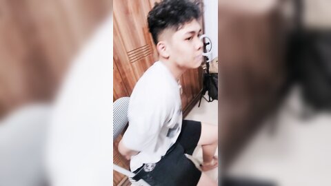 剧情两个大汉冲进房间，绑住老公面前干老婆