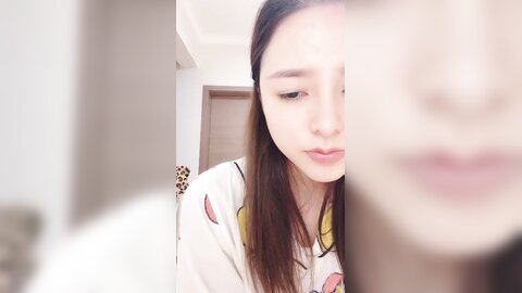 极品白虎颜值美女，超嫩肥穴道具自慰，翘起双腿特写