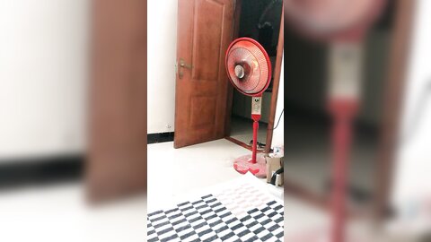 极品美乳文静小姐姐，男友居家操逼，一对美乳又大又挺