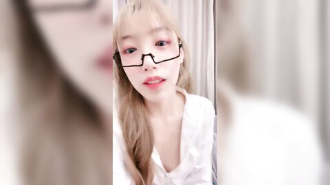 淫荡网红美女小骚货，被调教的很听话，纹身大哥狠狠干