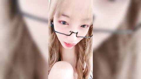 淫荡网红美女小骚货，被调教的很听话，纹身大哥狠狠干