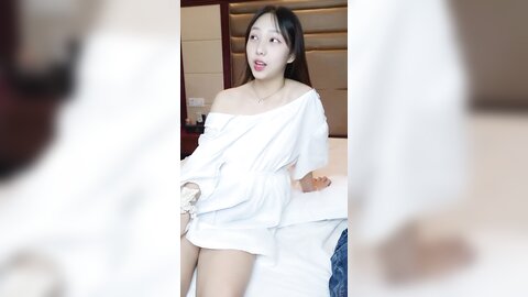 清纯嫩妹妹，酒店挑个屌小的草逼，干快点干深点