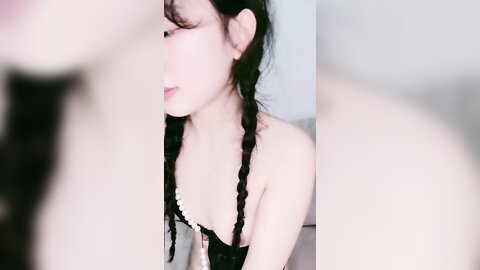 清纯尤物美少女，小辫子嫩妹妹，说话温柔，黑丝美腿