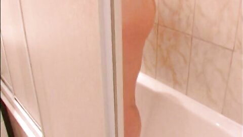Ladyfoxxx  All Wet And Naked