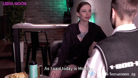 Lesya Moon  Fucked En Fræk Barpige På Arbejde