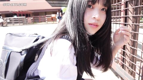 4466529 Première prise de vue et face à face ! ****zynxzjo* Limité jusqu`au 15 juin ! Une fille solitaire qui vient d`être transférée dans une nouvelle école et qui a un joli accent du Kansai et de gros seins...