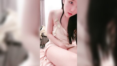 一线天馒头B，难得极品美穴，颜值身材在线美女