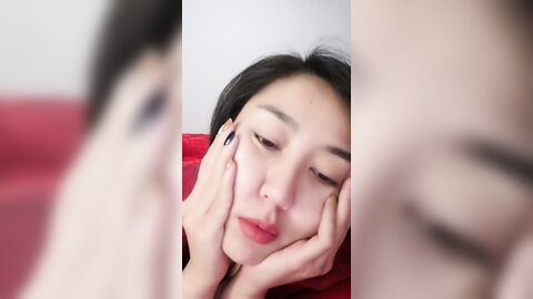 婚房红嫁衣新娘中途打电话聊骚聊完受不了就开始自慰