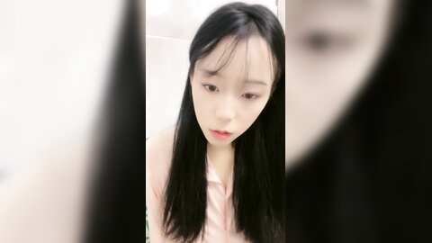 极品小女友，骨干苗条美女，扒掉短裤迫不及待，骑乘位扶细腰爆草