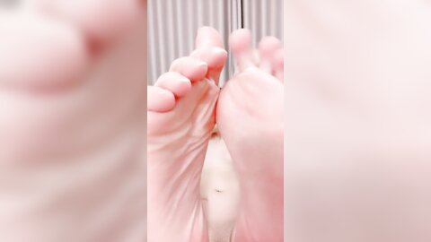 淫荡小母狗，没有男人寂寞，发骚道具自慰