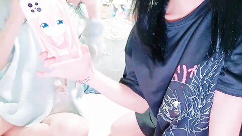 白嫩少女姐妹花，细腰美乳大长腿，翘起屁股看嫩穴