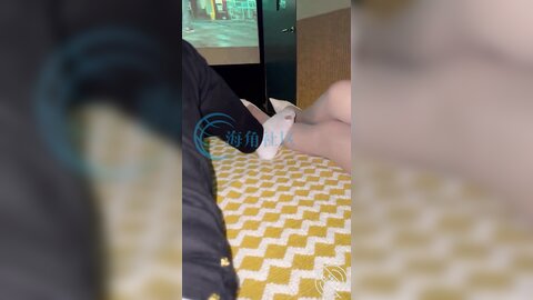 超顶️通奸乱伦】会喷水的亲姐姐 开档黑丝睡衣在厨房开