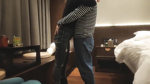 轻熟女 这种感觉太爽了旁边有一堆钱也要过了那个点 快操我