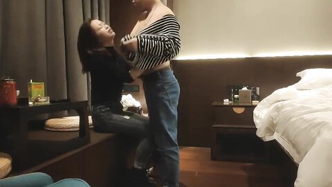 轻熟女 这种感觉太爽了旁边有一堆钱也要过了那个点 快操我