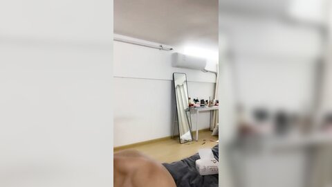 黑丝高跟美女 你不想射我操死你 啊啊快点射 骚逼都肿了上位骑乘啪啪打桩很卖力 无套输出 骚叫不停