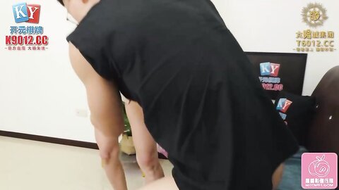 蜜桃传媒PME284小妈和我的淫荡性关系
