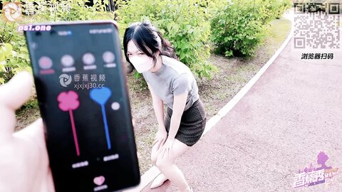 香蕉秀xjx0138野外露出跳蛋塞满