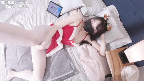 My Chinese Girl Friend Gift Herself For Xmas And Get Fucked To Squirt