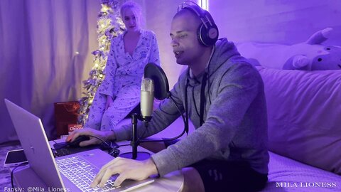 Mila Lioness  The Stepson Sweetly Fucked A Wet Insatiable Stepmom For Interfering In A Video Game Stream