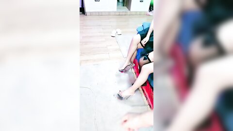 Jk装两个嫩妹妹，4P名场面，外表甜美乖巧