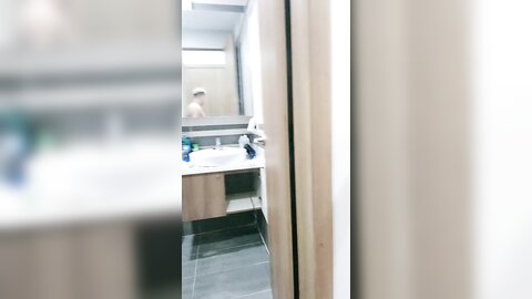 乖巧风骚的小少妇露脸大秀直播，跪着地上给大哥口交大鸡巴