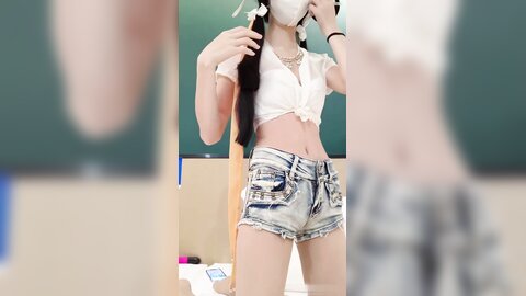 后清纯反差少女『Lt软软兔』✅汉服头饰配透视衫短牛仔