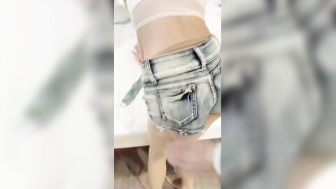 后清纯反差少女『Lt软软兔』✅汉服头饰配透视衫短牛仔