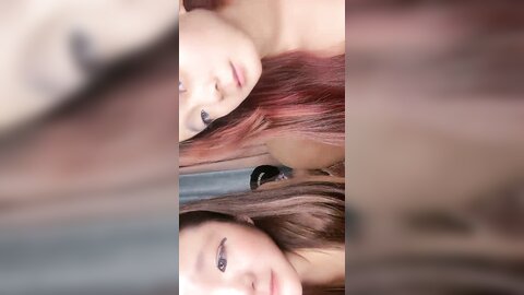 奇怪装肉嫩妹妹，双飞激情名场面，超粉微毛馒头穴