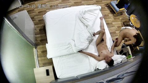 快捷宾馆真实偸拍中年男女开房偸情