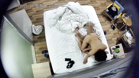 快捷宾馆真实偸拍中年男女开房偸情