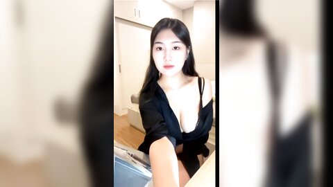 气质女神，蜜桃小姐姐，一对大奶性感内衣