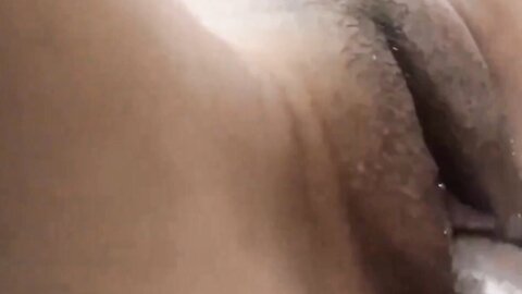 漂亮美眉 哥哥骚逼流白浆受不了 还是先给妹妹打一针吧